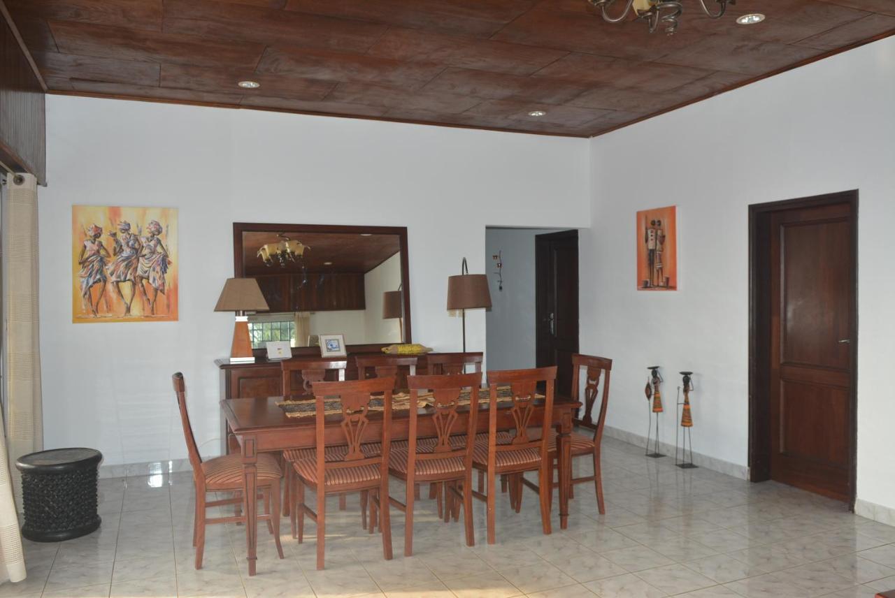 Villa Les 3 Oisillons Kribi Exterior photo